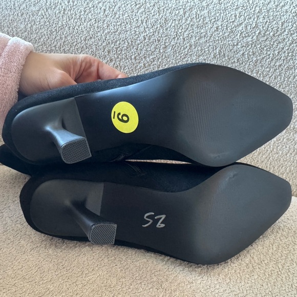 Elegant Black Women's Boots - Picture 6 of 6